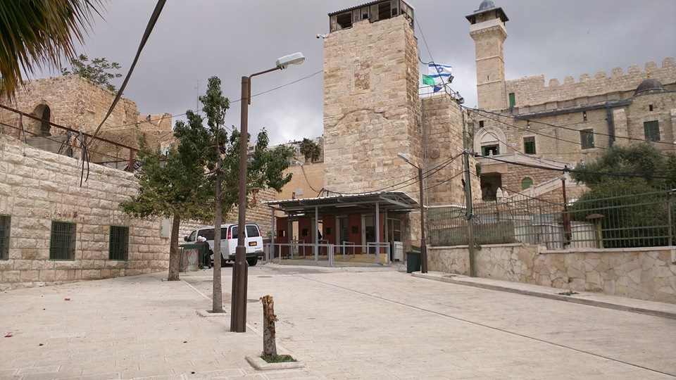 The army checkpoint outside the Ibrahimi Masjid