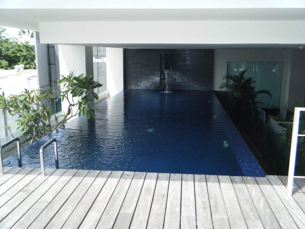 Rooftop pool, Jakarta