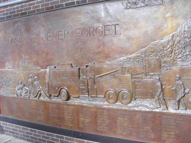 WTC Ground Zero - Firefighters Memorial (2)