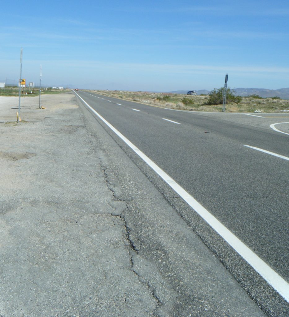 Arizona desert road to Grand Canyon