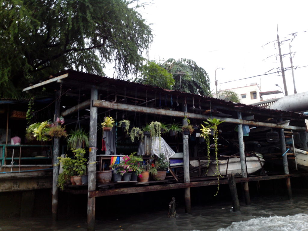 Canalside home in Bangkok