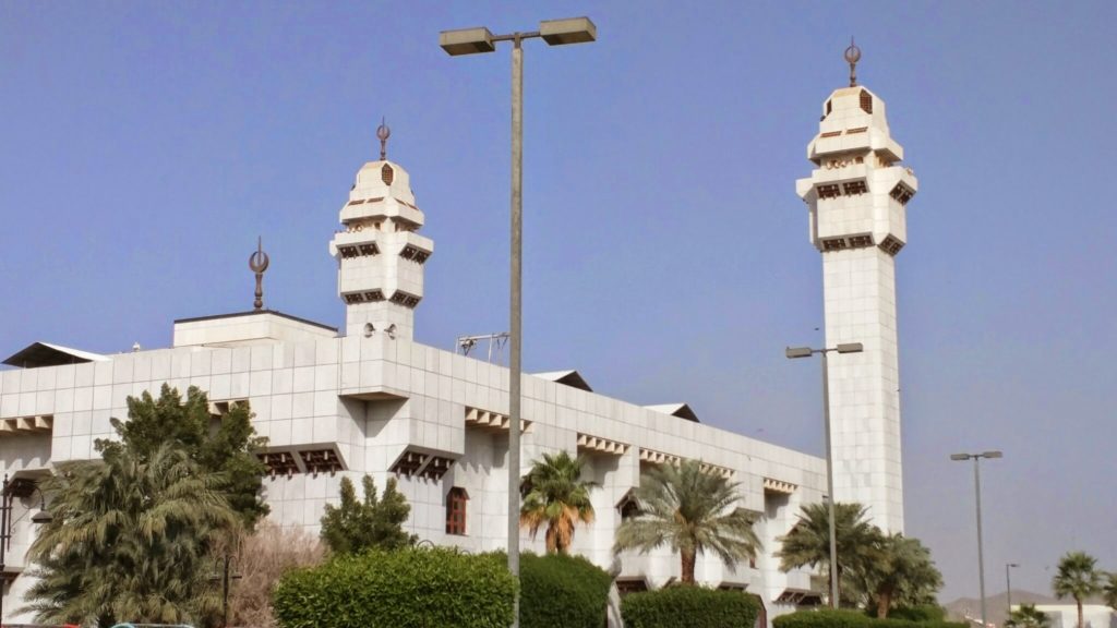 Masjid Aisha in Tan'eem